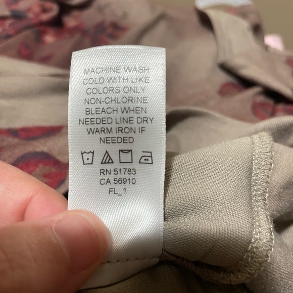 Ladies Maurices Rose Print Form Fitting Stretch Ruched Side Top Size Small - Picture 13 of 13